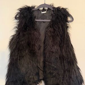 Women’s Jou Jou Black Shaggy Faux Fur Vest Size Large